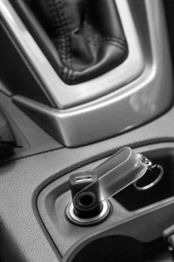 Поворотный брелок с автомобильным адаптером, цвет сплошной черный - 10421500- Фото №6