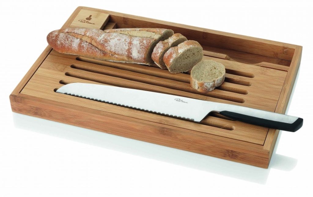 Нож для хлеба и разделочная доска