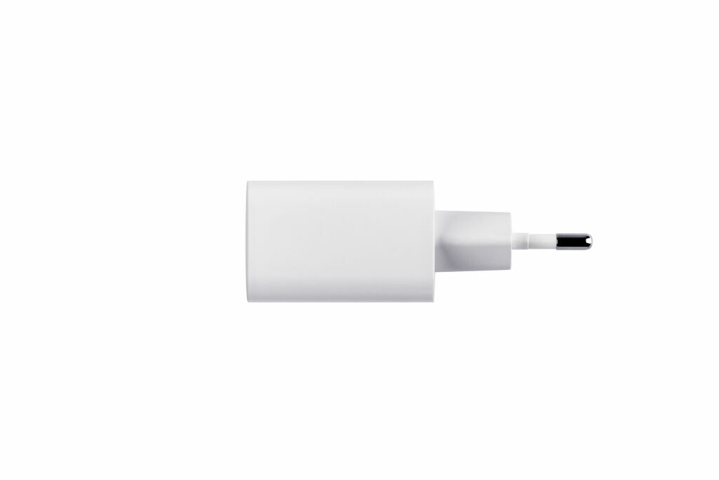 WEGENER Адаптер живлення з портом USB-A потужністю 18 Вт та USB-C потужністю 20 Вт із переробленого АБС-пластику (100% rABS) білий - 97186-106- Фото №2 WEGENER Адаптер живлення з портом USB-A потужністю 18 Вт та USB-C потужністю 20 Вт із переробленого АБС-пластику (100% rABS) білий - 97186-106- Фото №2
