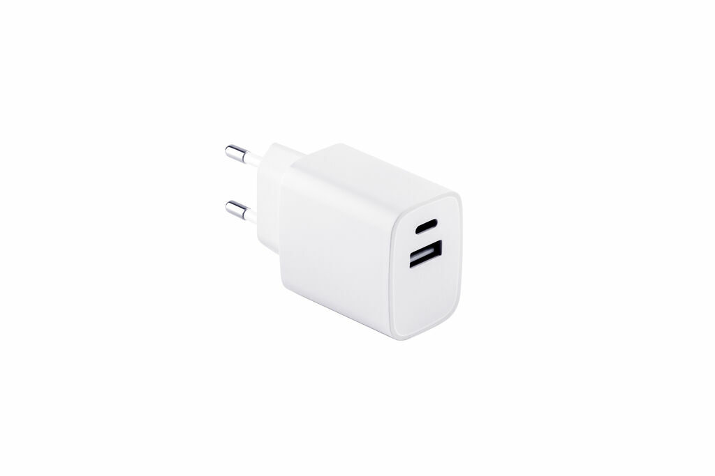 WEGENER Адаптер живлення з портом USB-A потужністю 18 Вт та USB-C потужністю 20 Вт із переробленого АБС-пластику (100% rABS) білий - 97186-106- Фото №5 WEGENER Адаптер живлення з портом USB-A потужністю 18 Вт та USB-C потужністю 20 Вт із переробленого АБС-пластику (100% rABS) білий - 97186-106- Фото №5