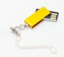 Мини-флешка с цепочкой 8 Gb, золотистая, металлическая Мини-флешка с цепочкой 8 Gb, золотистая, металлическая